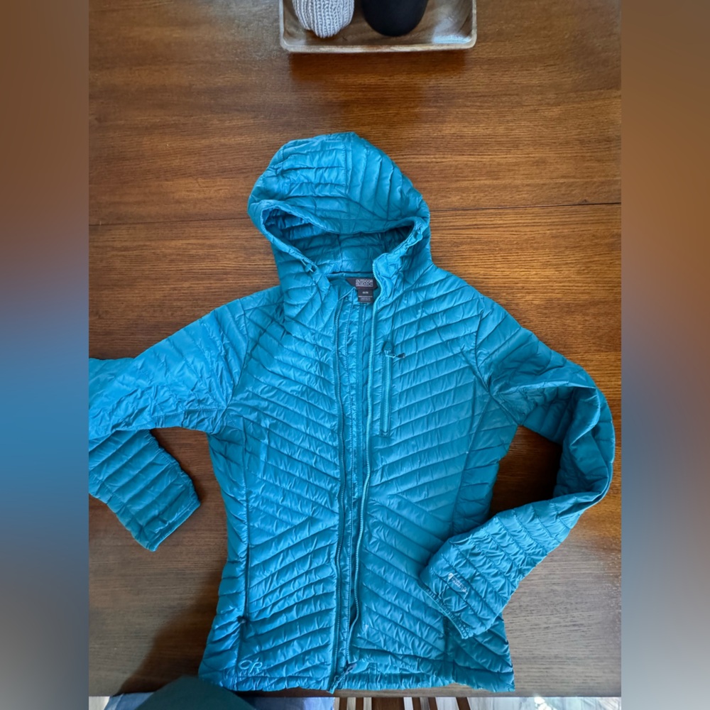 Outdoor Research women’s lightweight down jacket in teal size medium
